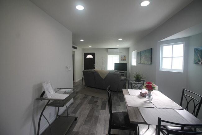 Building Photo - 4233 Lockwood Ave