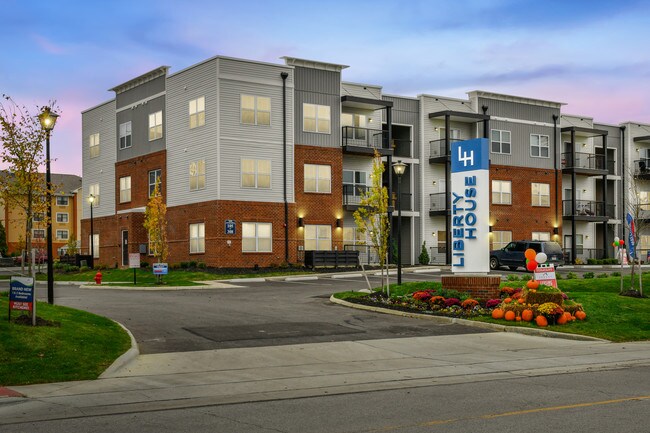 Liberty House Move In Specials Apartments Columbus Oh Apartments Com