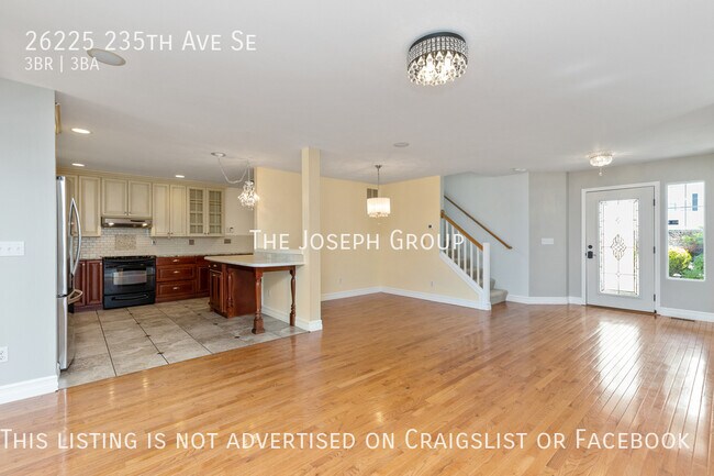 Building Photo - Amazing 3 bed/2.5 bath in Maple Valley!