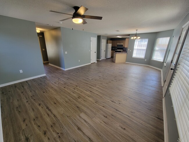 Foto del edificio - 6707 Cedar Ridge Cir