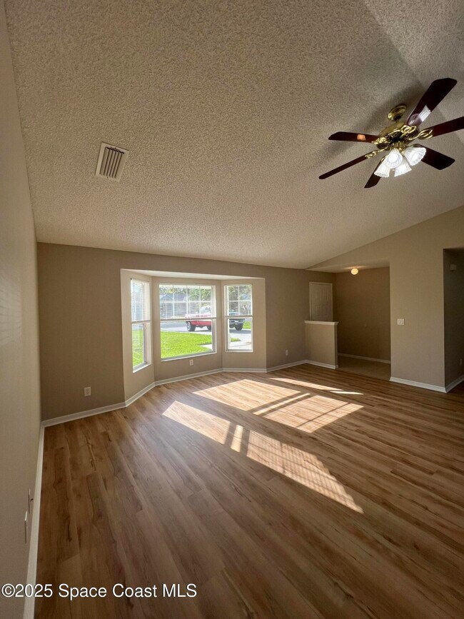 Building Photo - 6780 Bermuda Ave