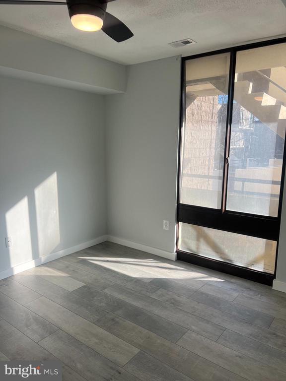 Foto del edificio - 2214 Deerfern Crescent