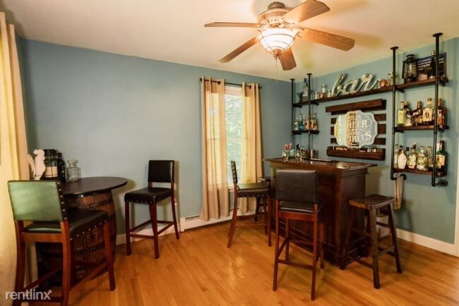 Foto del edificio - 4 br, 2.5 bath House - 360 Island Pond Rd