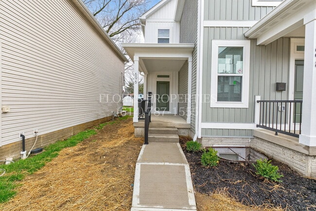 Building Photo - 696 S 22nd St