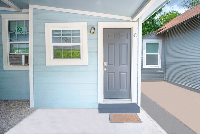 Building Photo - Douglas