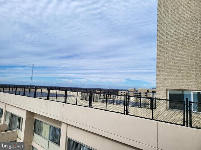 Foto del edificio - 5500 Friendship Blvd