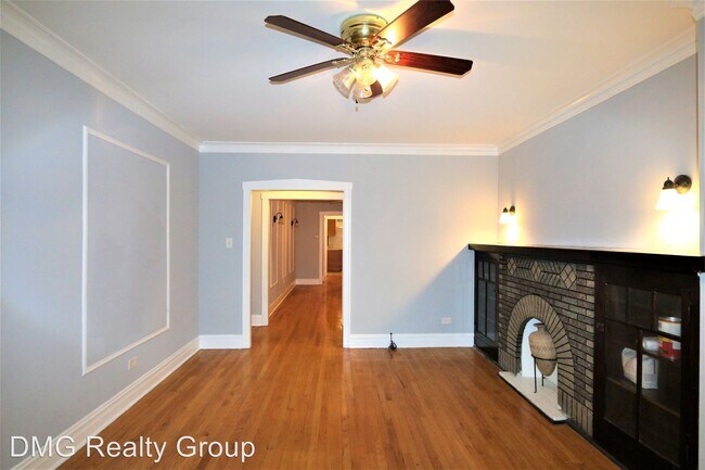 Building Photo - 6337 S Racine Ave