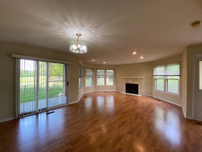 Building Photo - 493 Banyan Tree Ln