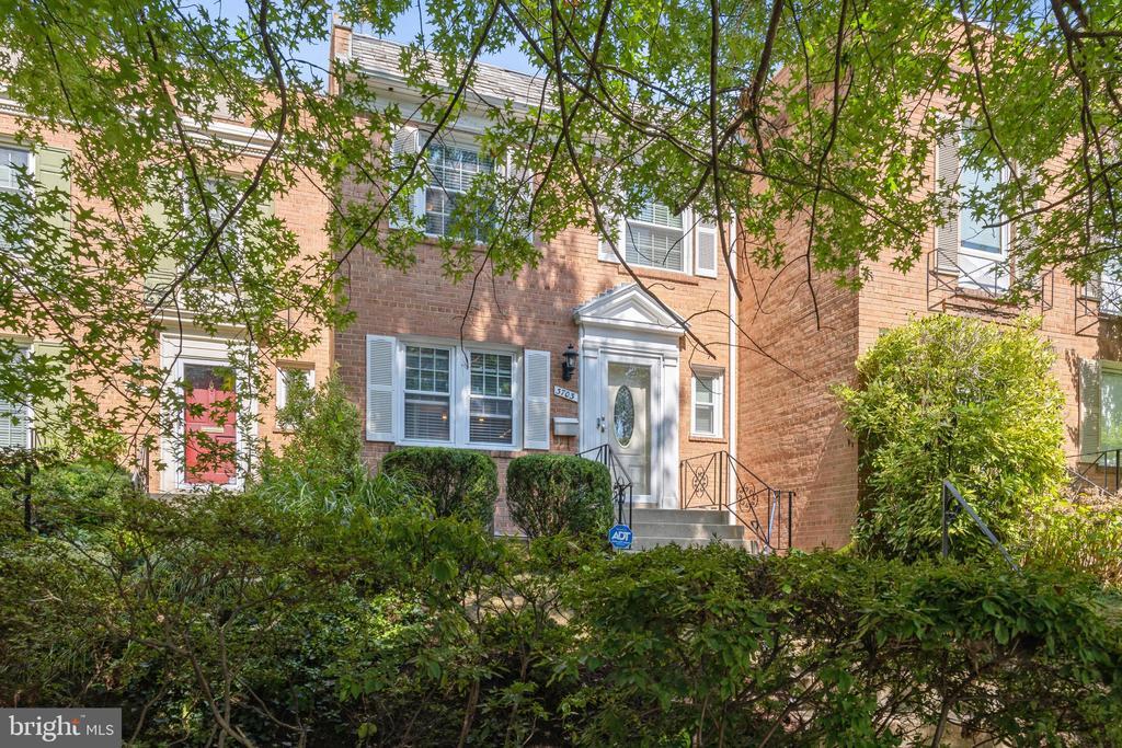 Primary Photo - 3703 Huntington St NW