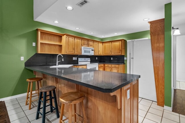 Building Photo - Pointer Lane Duplex