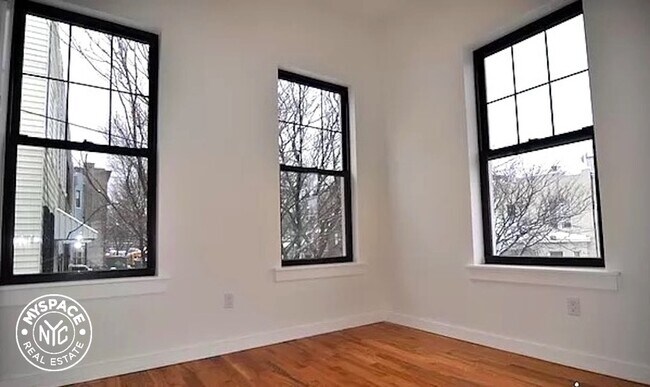 Foto del edificio - 1320 Bushwick Ave