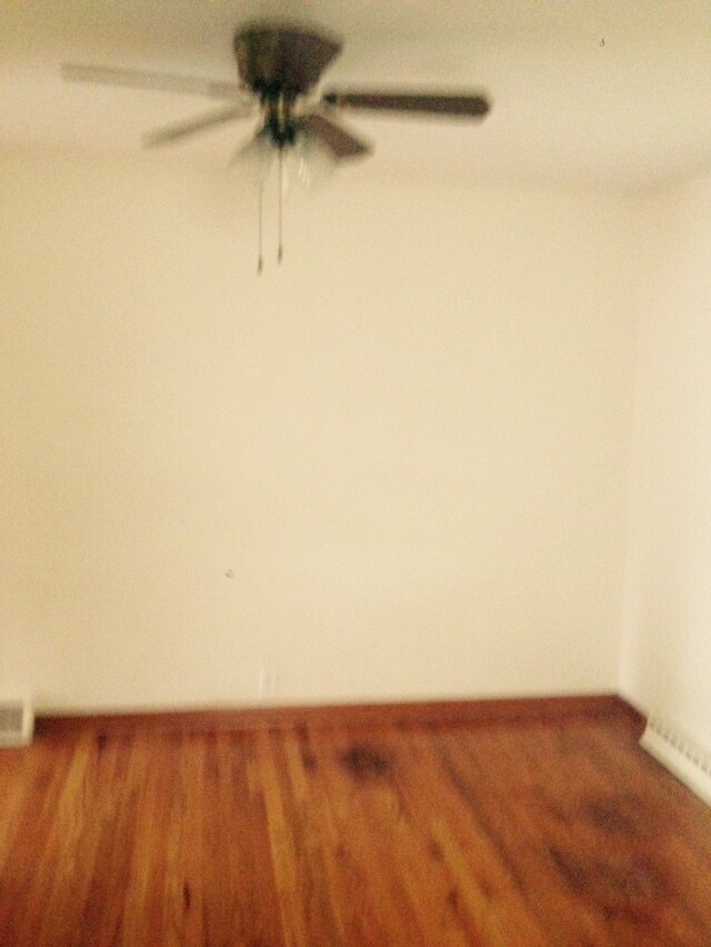 Building Photo - 3BR Ranch w FP, Attached Garage, Full Base...