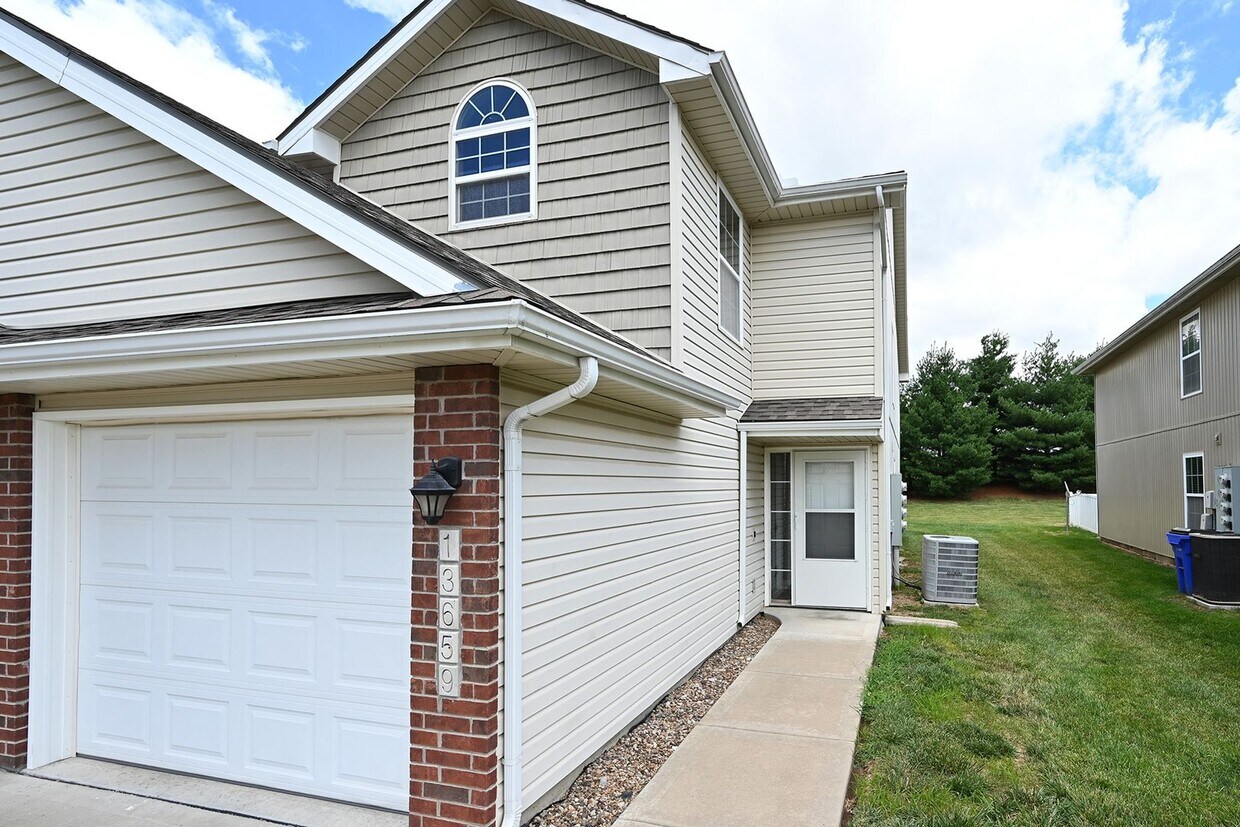 13659 Oak Valley Dr, Platte City, MO 64079 House Rental in Platte