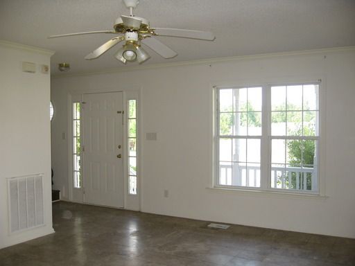 Building Photo - 906 Huff Dr