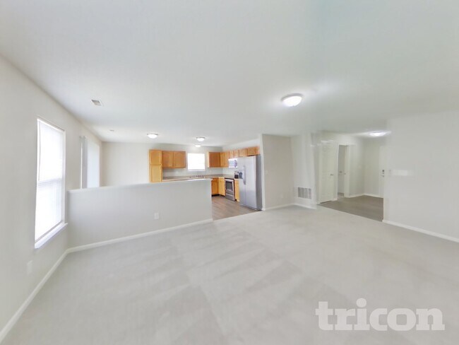 Foto del edificio - 5477 Wood Hollow Dr