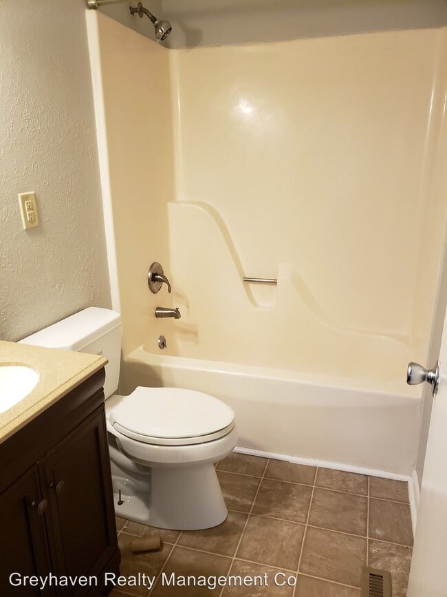 Foto del edificio - 5610-5610 Spring Garden Ln