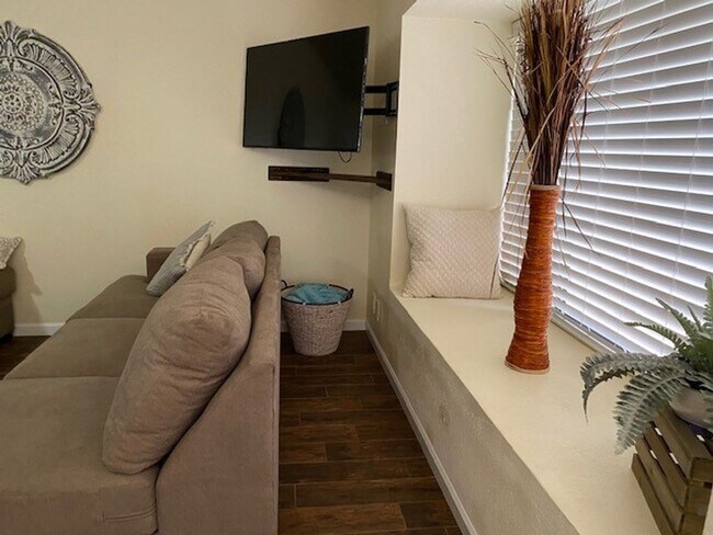 Foto del edificio - Waterfront Condo FULLY FURNISHED