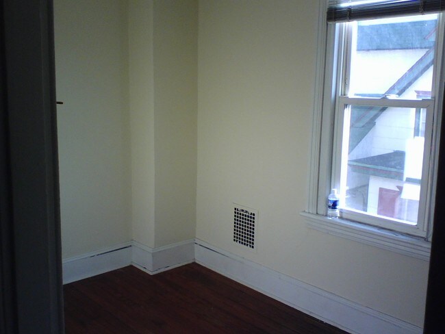 Building Photo - 731 Berwyn Ave