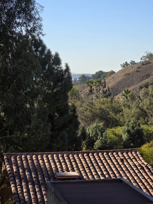 Foto del edificio - 2700 Cahuenga Blvd E