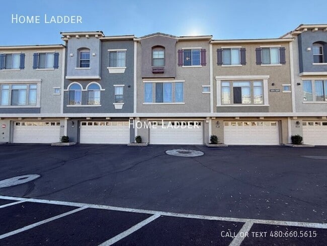 Foto del edificio - 2402 E 5th St