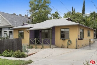 Building Photo - 821 Laveta Terrace