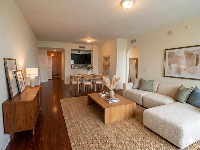 Foto del edificio - 3340 NE 190th St