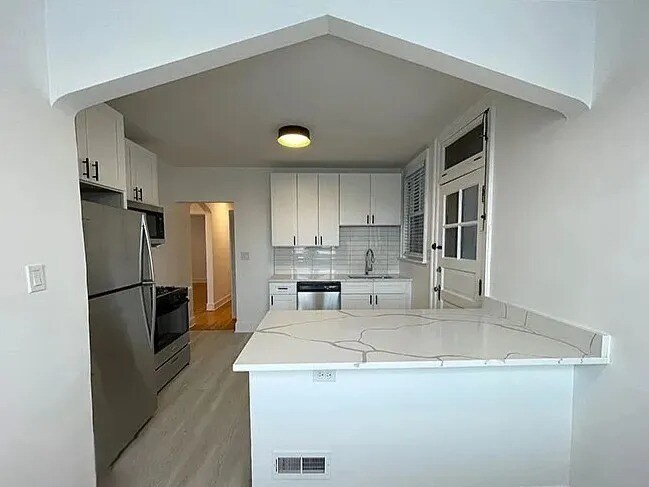 Foto del edificio - 5801 N Richmond St