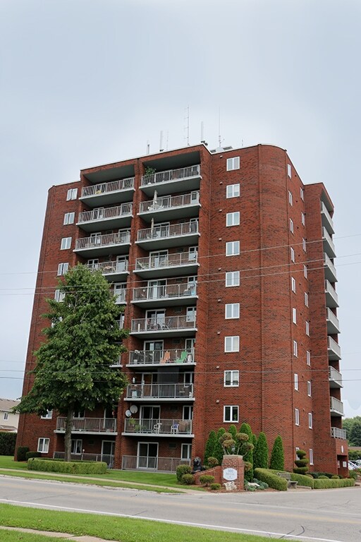 300 Bella Vista Apartments Apartments 300 Sherk St Leamington, ON