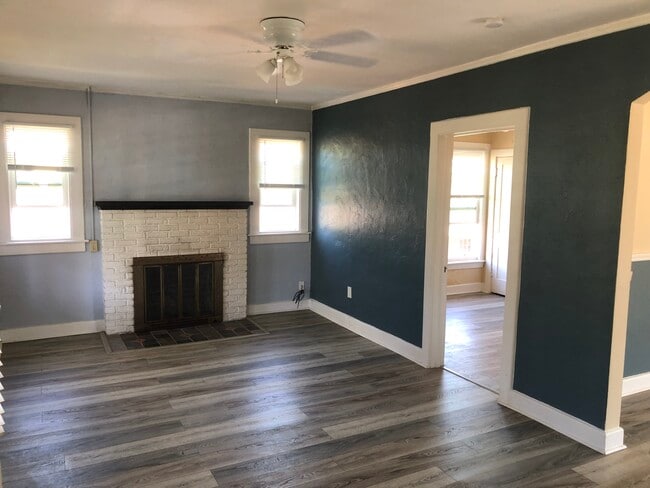 Building Photo - 416 Goodall Ave