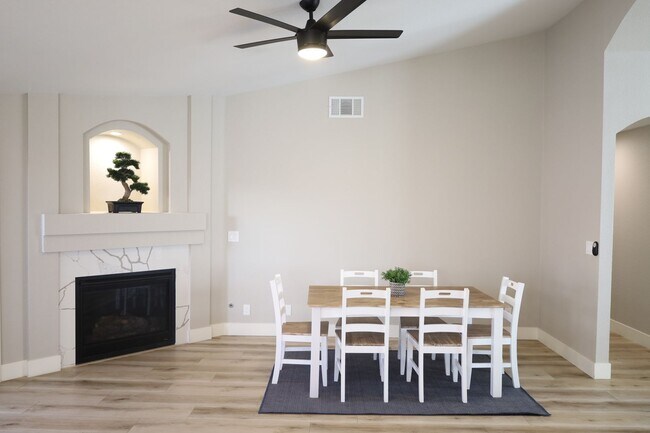 Building Photo - Fully Remodeled Single Story Home 3 Bedroo...