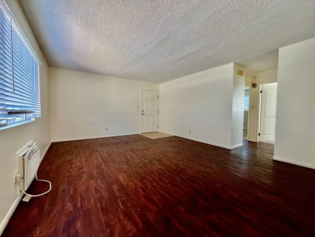 Building Photo - 471 Ballantyne St