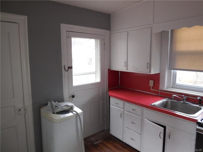 Building Photo - 1055 Seneca St