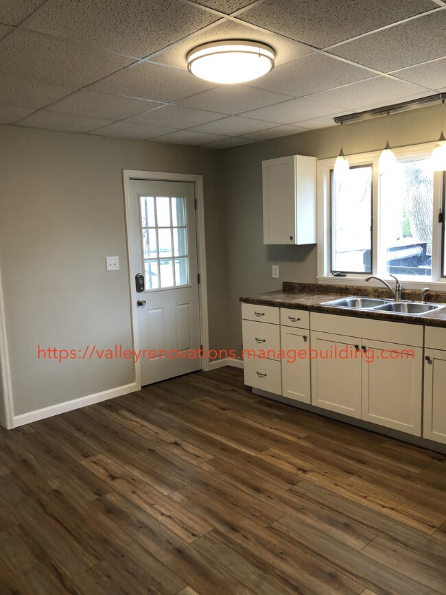 Building Photo - 209 Perry St