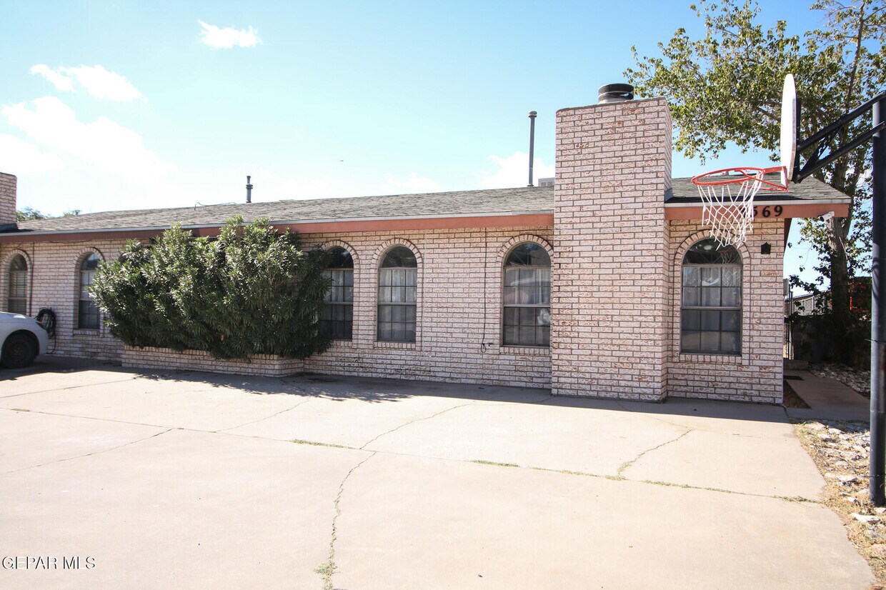 Primary Photo - 3569 E Glen Dr