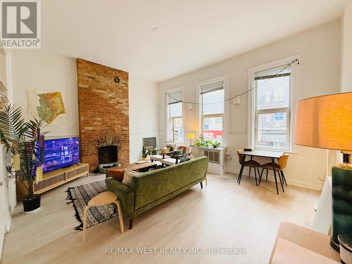 Photo principale - 588 Yonge St