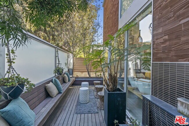 Foto del edificio - 1220 Cabrillo Ave