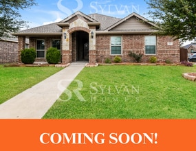 Building Photo - 233 Chimney Rock Dr