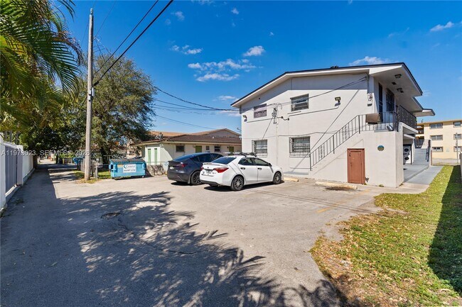 Foto del edificio - 6406 W Flagler St