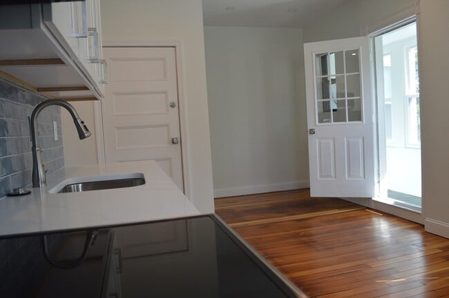 Building Photo - 374 Centre St