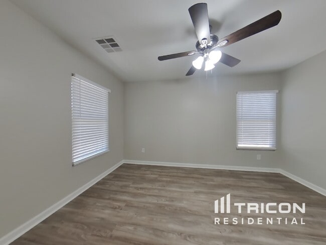 Building Photo - 1382 S Sabino Dr