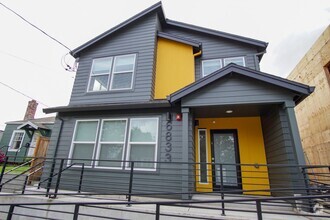 Building Photo - 6833 N Montana Ave