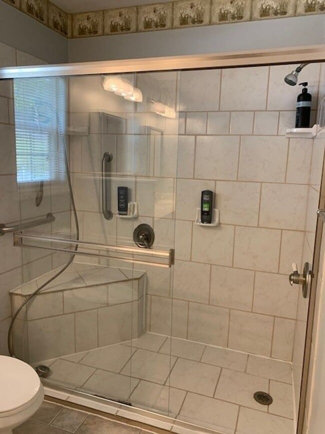 Building Photo - 4 Oak Shadow Dr