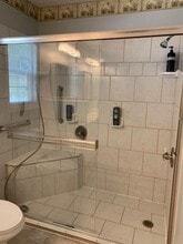 Building Photo - 4 Oak Shadow Dr