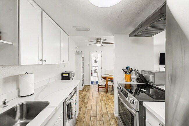 Building Photo - 8111 E Glenrosa Ave