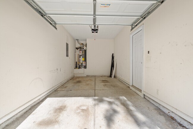 Building Photo - 6225 Shenfield Ln