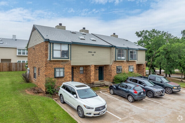 Building Photo - Shorewood Park Townhomes