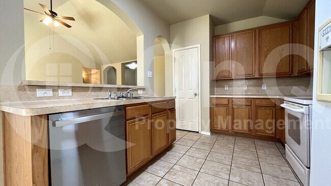 Building Photo - 233 Niagara Falls Dr