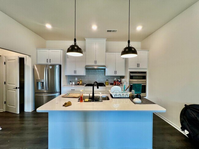 Foto del edificio - 5811 Clear Creek Ln