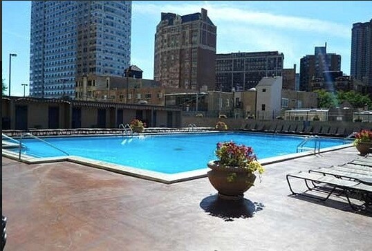 Foto del edificio - 655 W Irving Park Rd