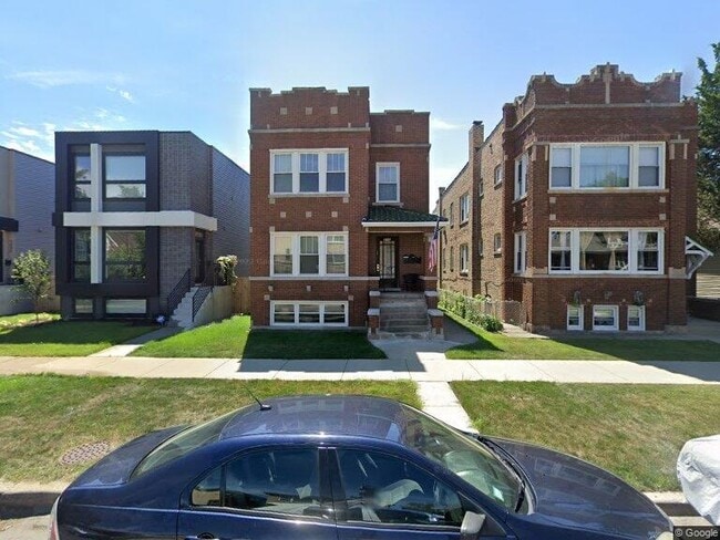 Building Photo - 5105 W Cornelia Ave